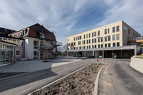 Bettenhaus, Tiefgarage und Kindertagesstätte der Tropenklinik in Tübingen